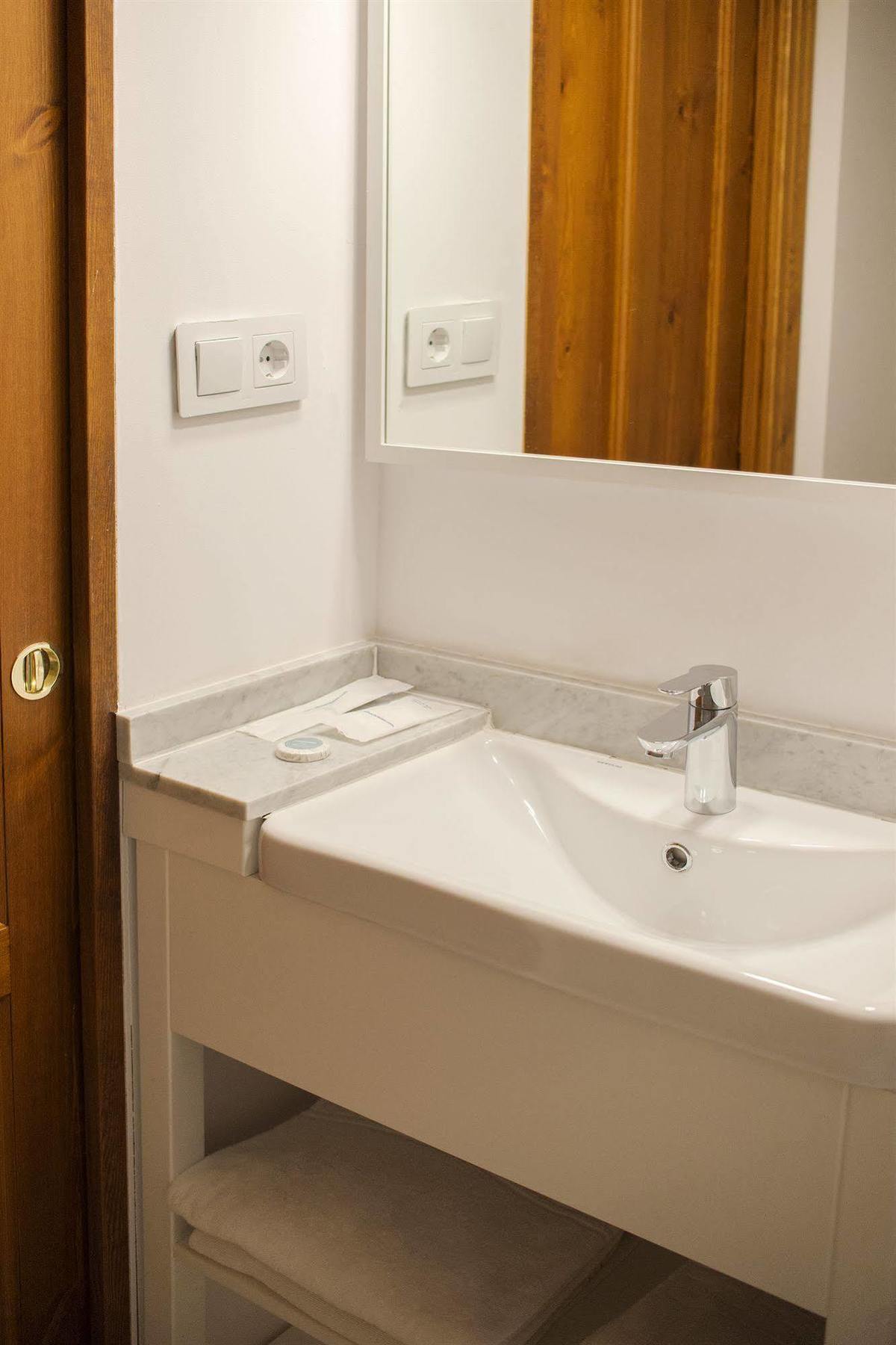 Ad Hoc Carmen Otel Valensiya Dış mekan fotoğraf